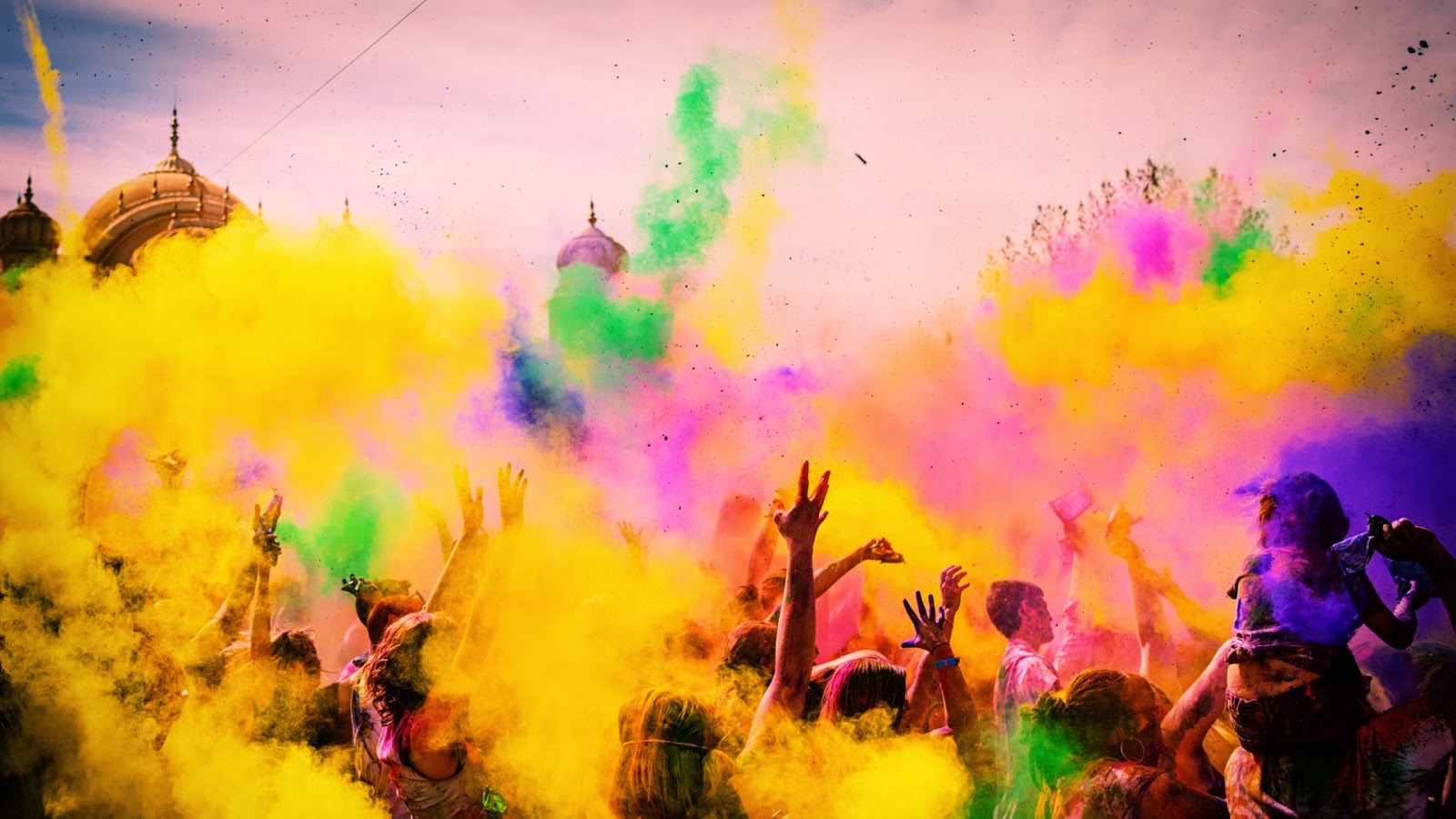 Un tuffo nel colore: In India per la festa Holi