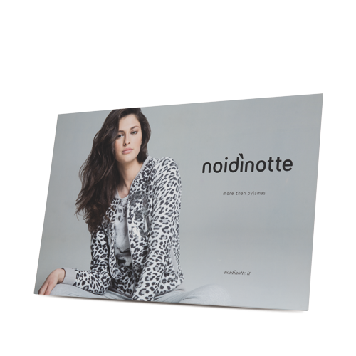 Cartello vetrina monofacciale per azienda di abbigliamento notte