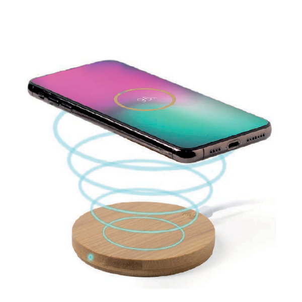 Base ricaricabile per smartphone in bambù, disponibile anche in forma quadrata