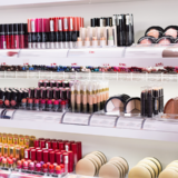 Tendenza espositiva: gli espositori da terra per il settore cosmetico