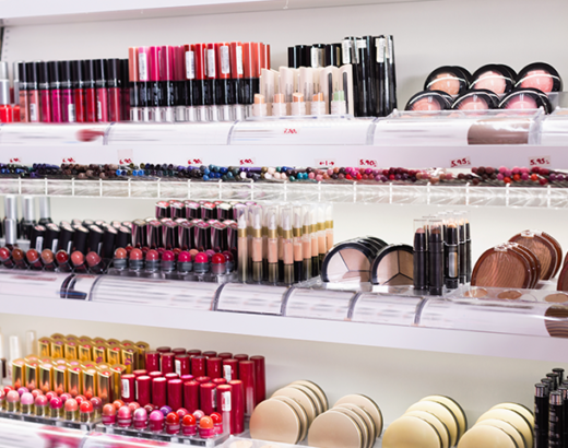 Tendenza espositiva: gli espositori da terra per il settore cosmetico